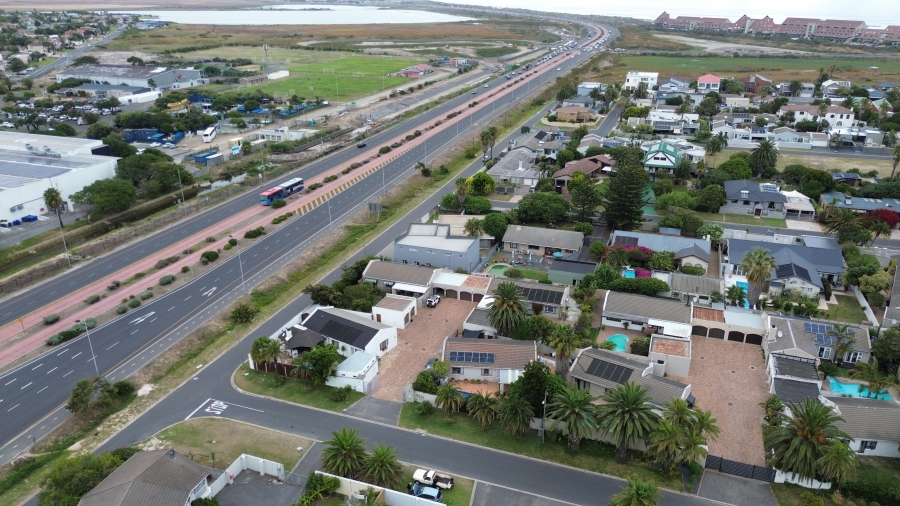 Commercial Property for Sale in Waves Edge Western Cape